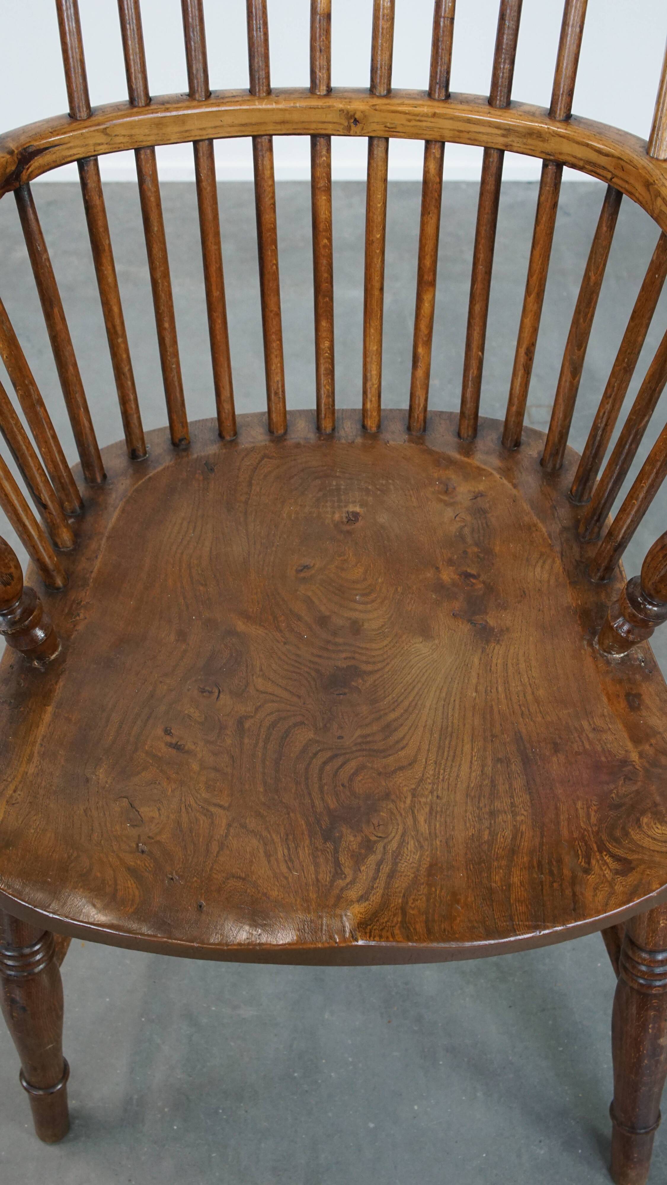 Antique English Windsor Chair from the 19th Century Made of Elm