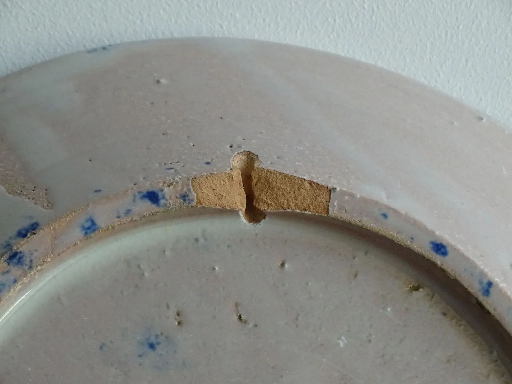 Assiette Fajalauza bleue espagnole ancienne à motif de grenade