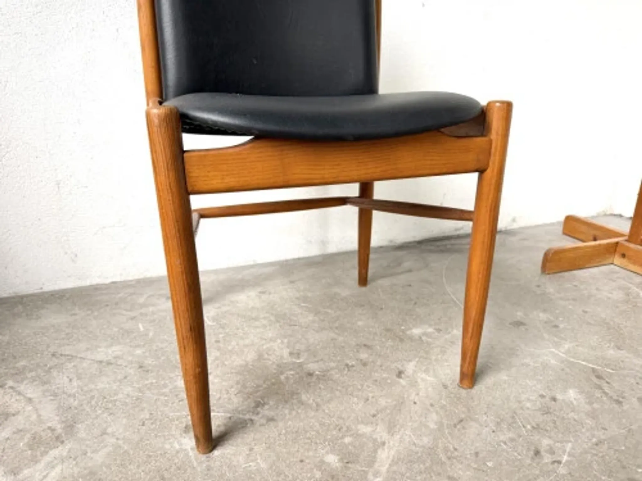Scandinavian chair in beech and black faux leather, 1960s