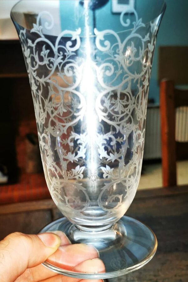 Vase ''tulipe'' en cristal gravé de Baccarat, modèle Erna