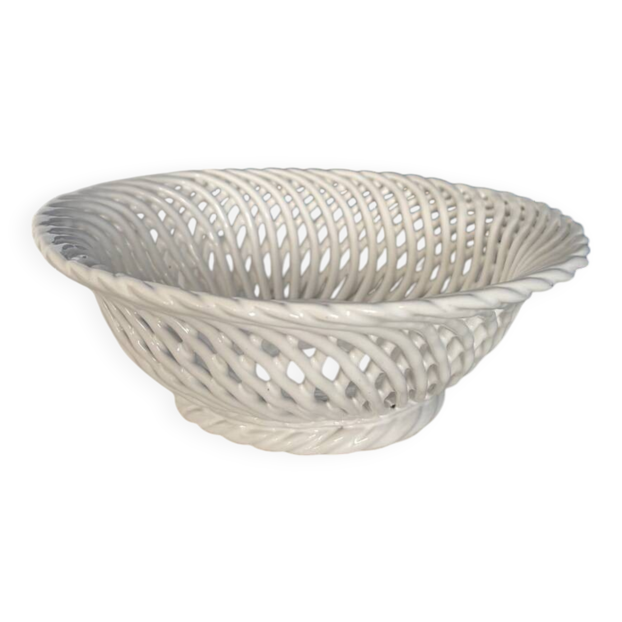 Openwork white ceramic bowl - Elegant and timeless centerpiece