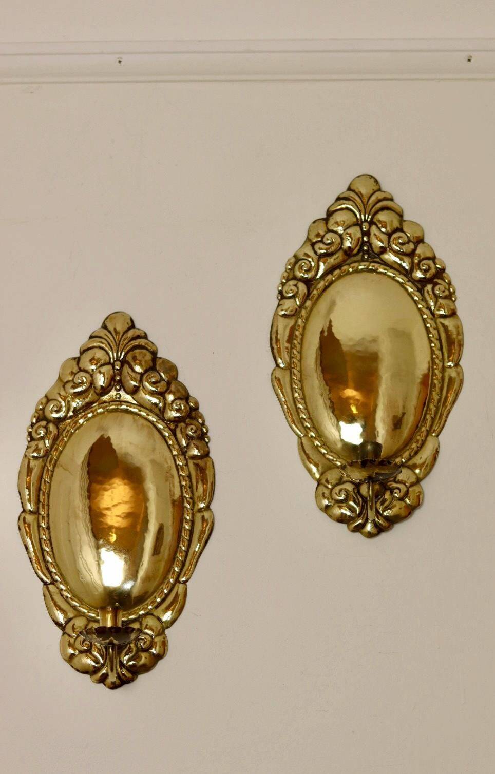Paire d'appliques suédoises en laiton du milieu du siècle