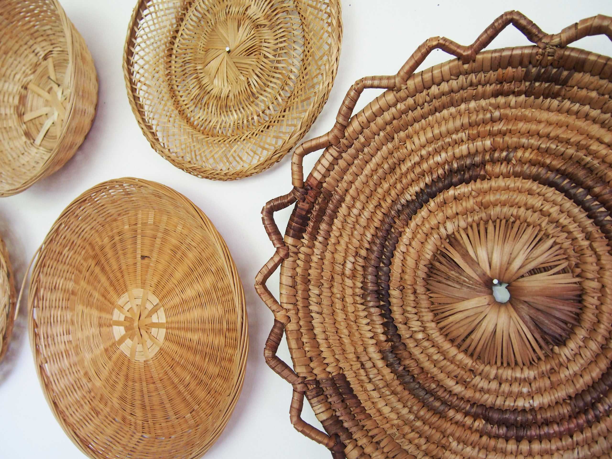 Wall composition of 8 baskets wicker