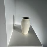 Oblong vase in white ceramic Vintage Habitat