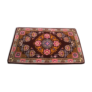 Tapis fleuri vintage