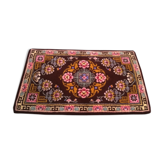 Tapis fleuri vintage