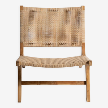 Reclined chair in natural wood and woven rattan