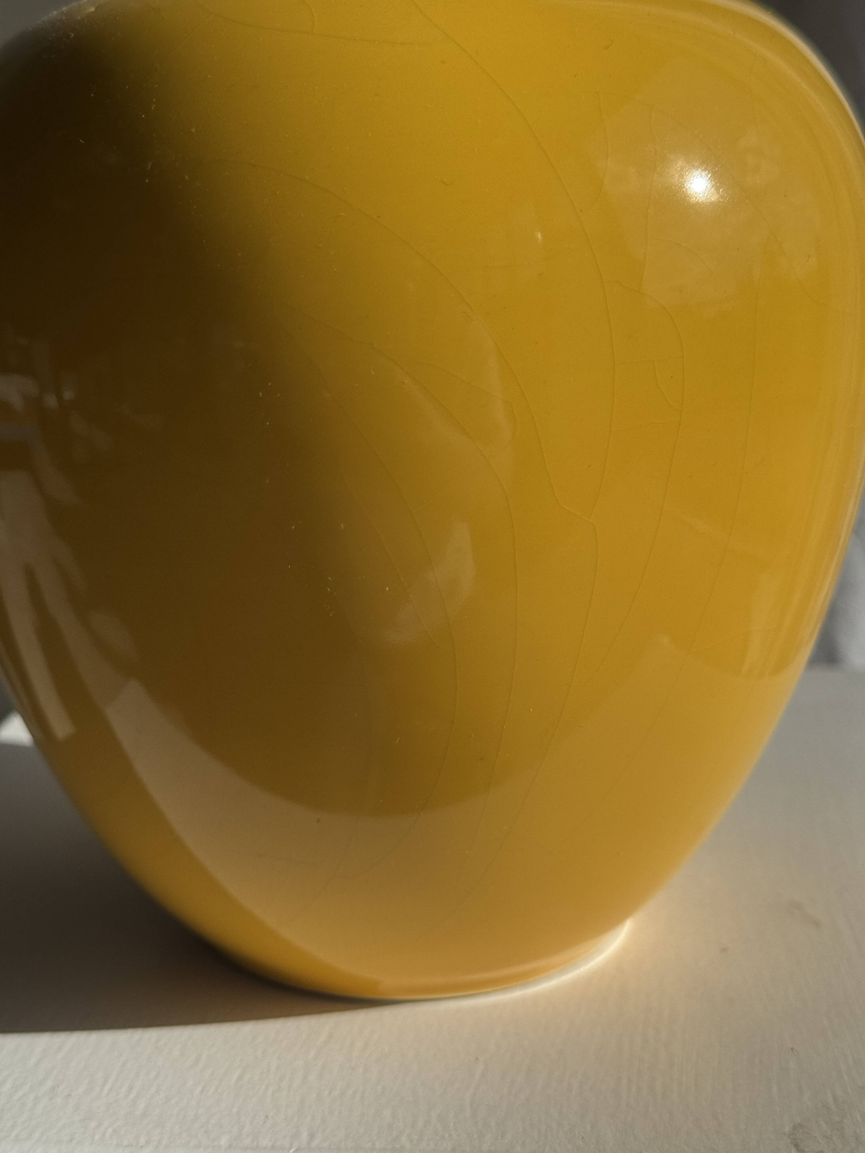 Small yellow spherical vase from the 90s, H10 D16