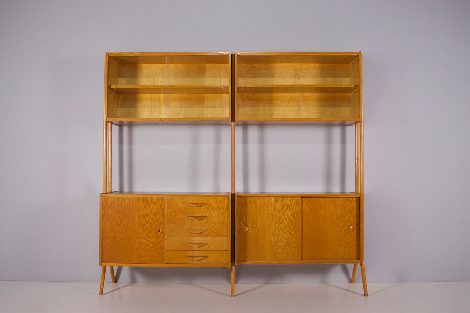 Double shelf on feet 1960's