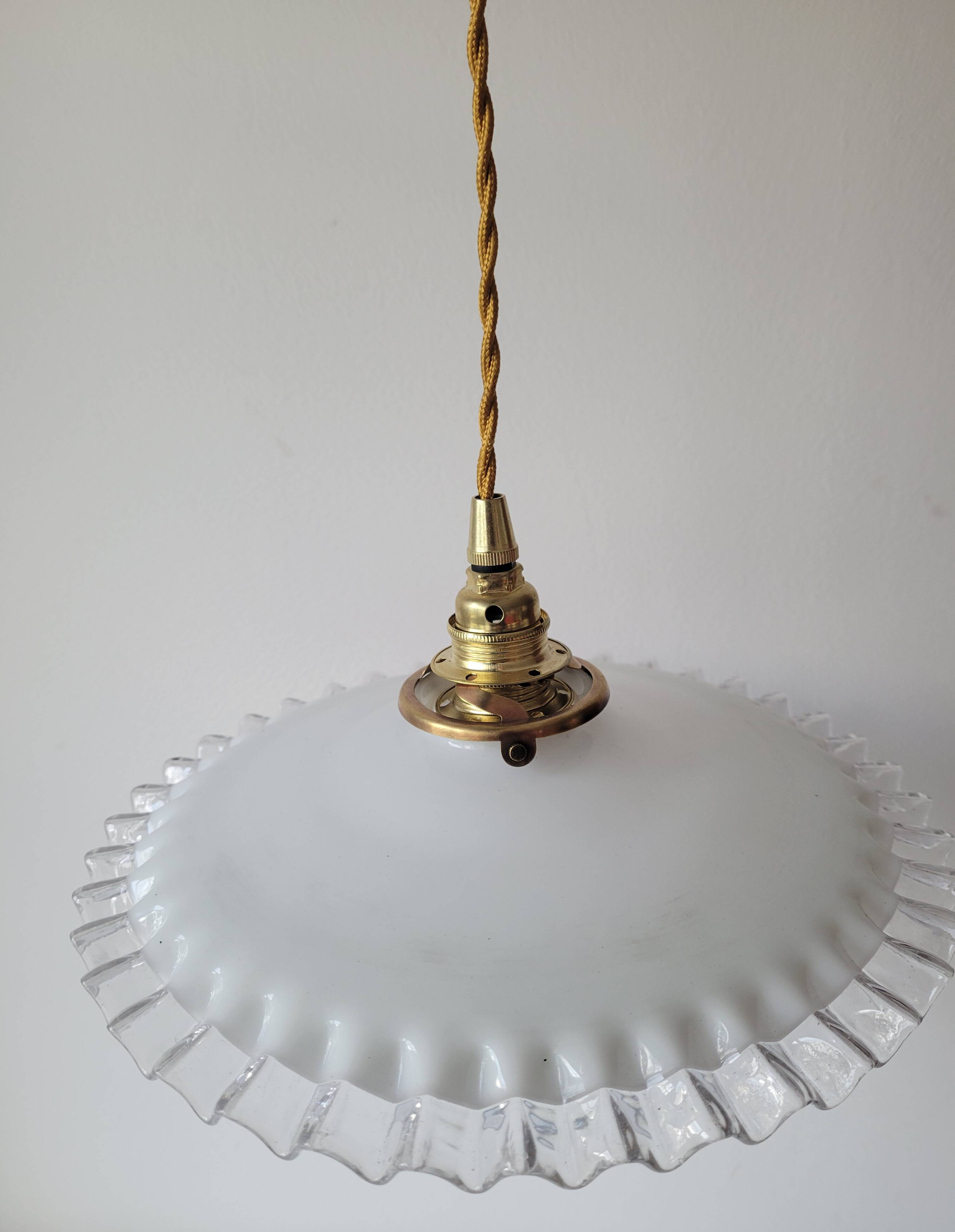 Suspension en opaline dentelée