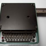 Typewriter olivetti lettera 32