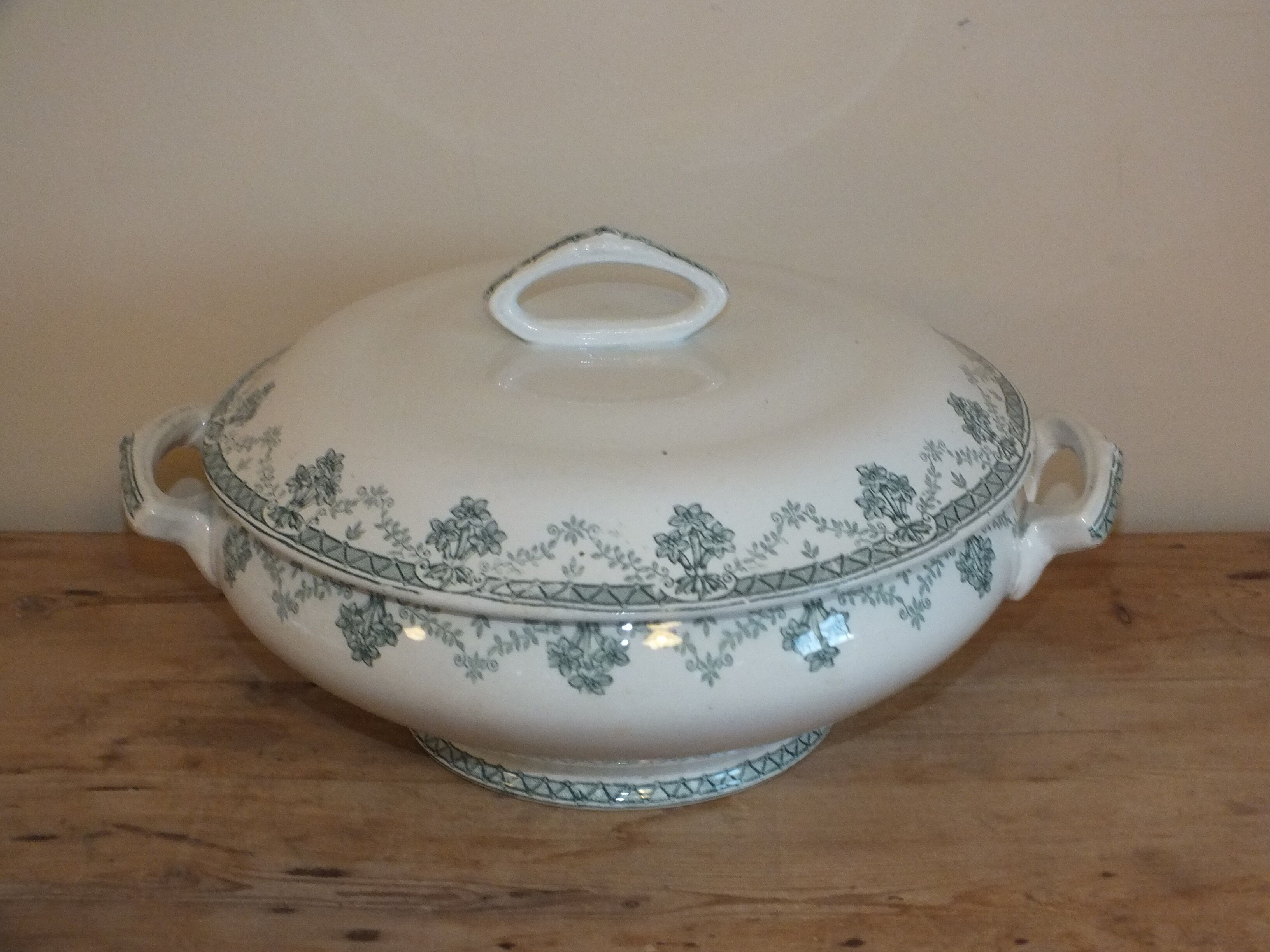 Large tureen Saint Amand model Cahors