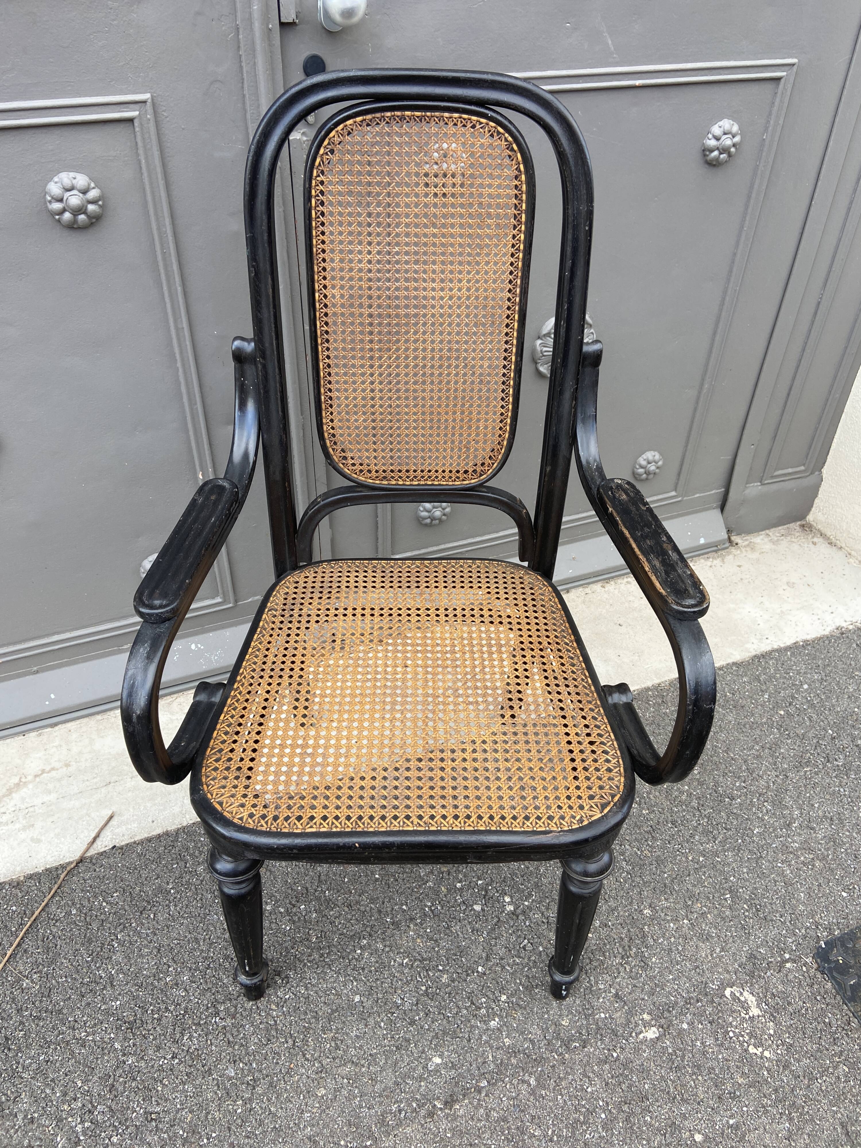 Curved wooden armchair Thonet Nr 1032