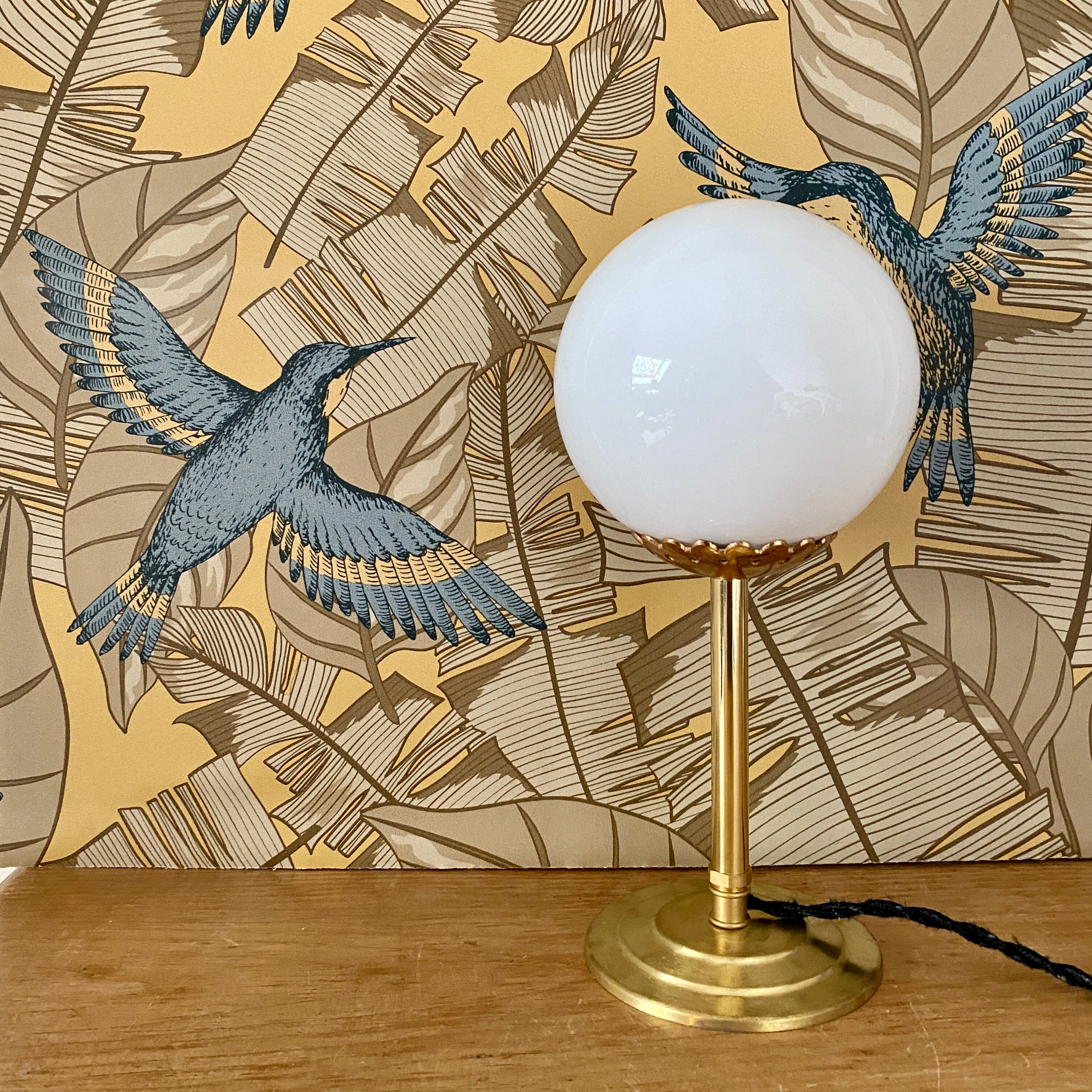 Vintage table lamp in white opaline