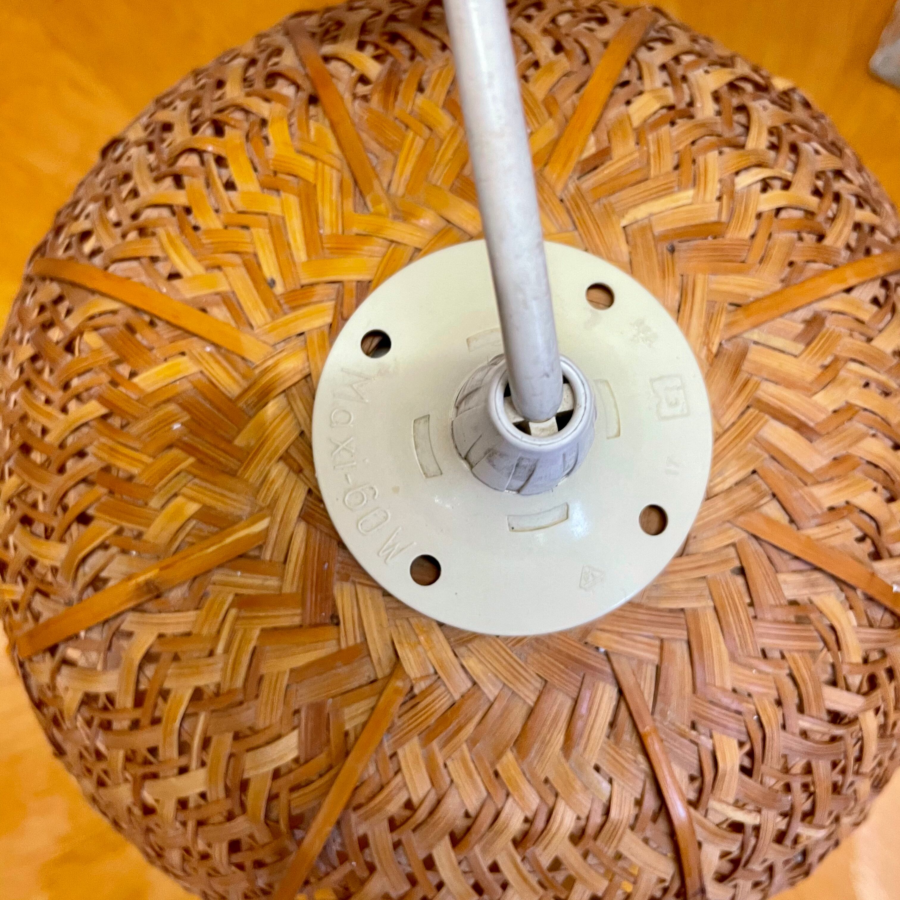 Vintage braided rattan flower suspension