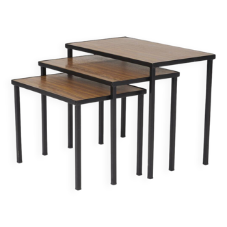 Set of nesting tables