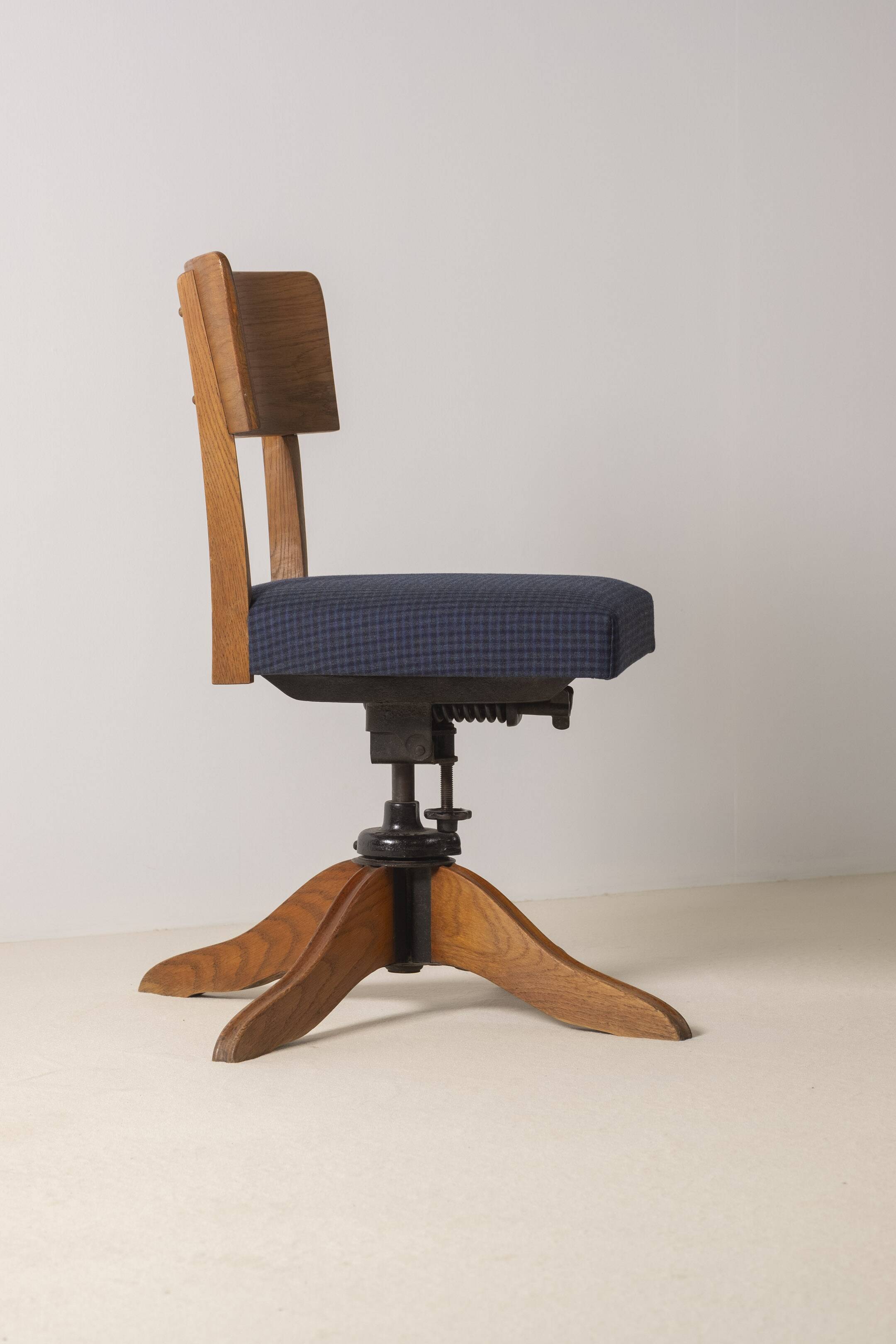 1930's Oak Swivel Office Chair by SMV, Sweden