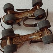 Patins à roulettes en fer vintage