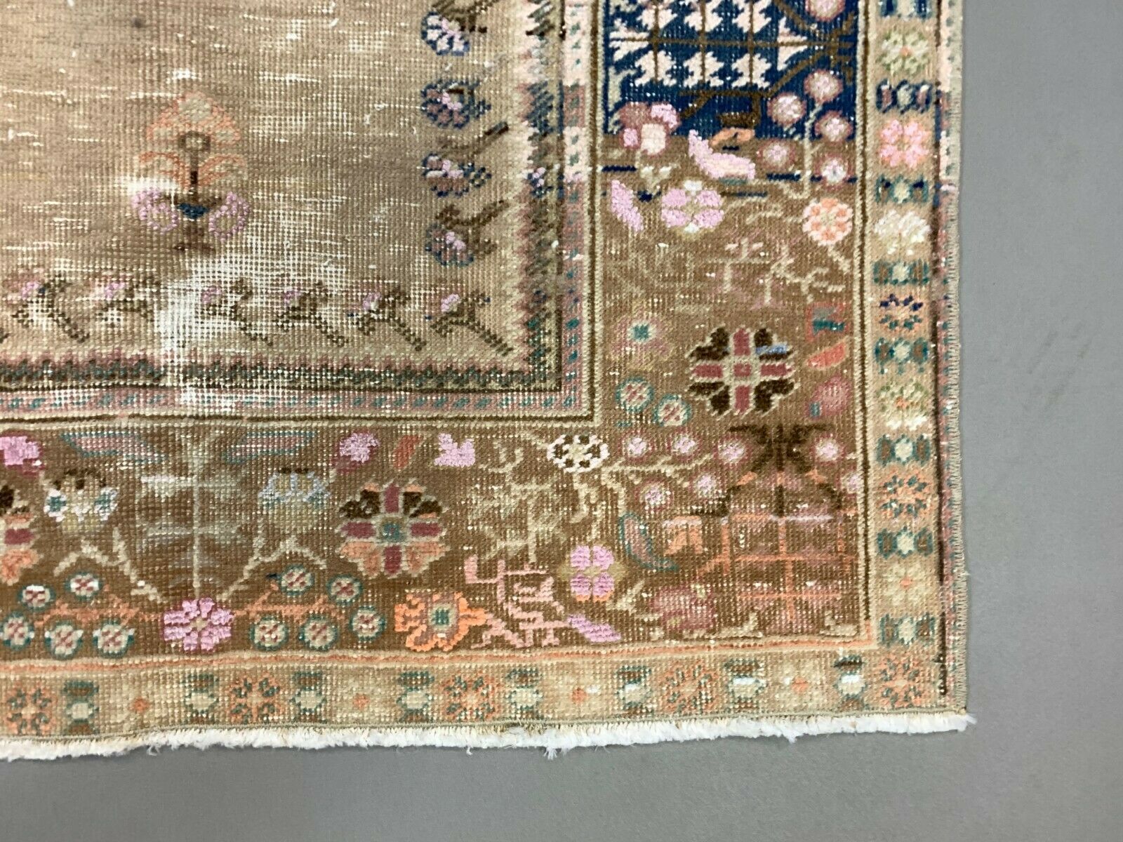 Distressed Turkish Rug 122x79 cm Vintage Shabby, Wool Tribal Blue, Beige Small