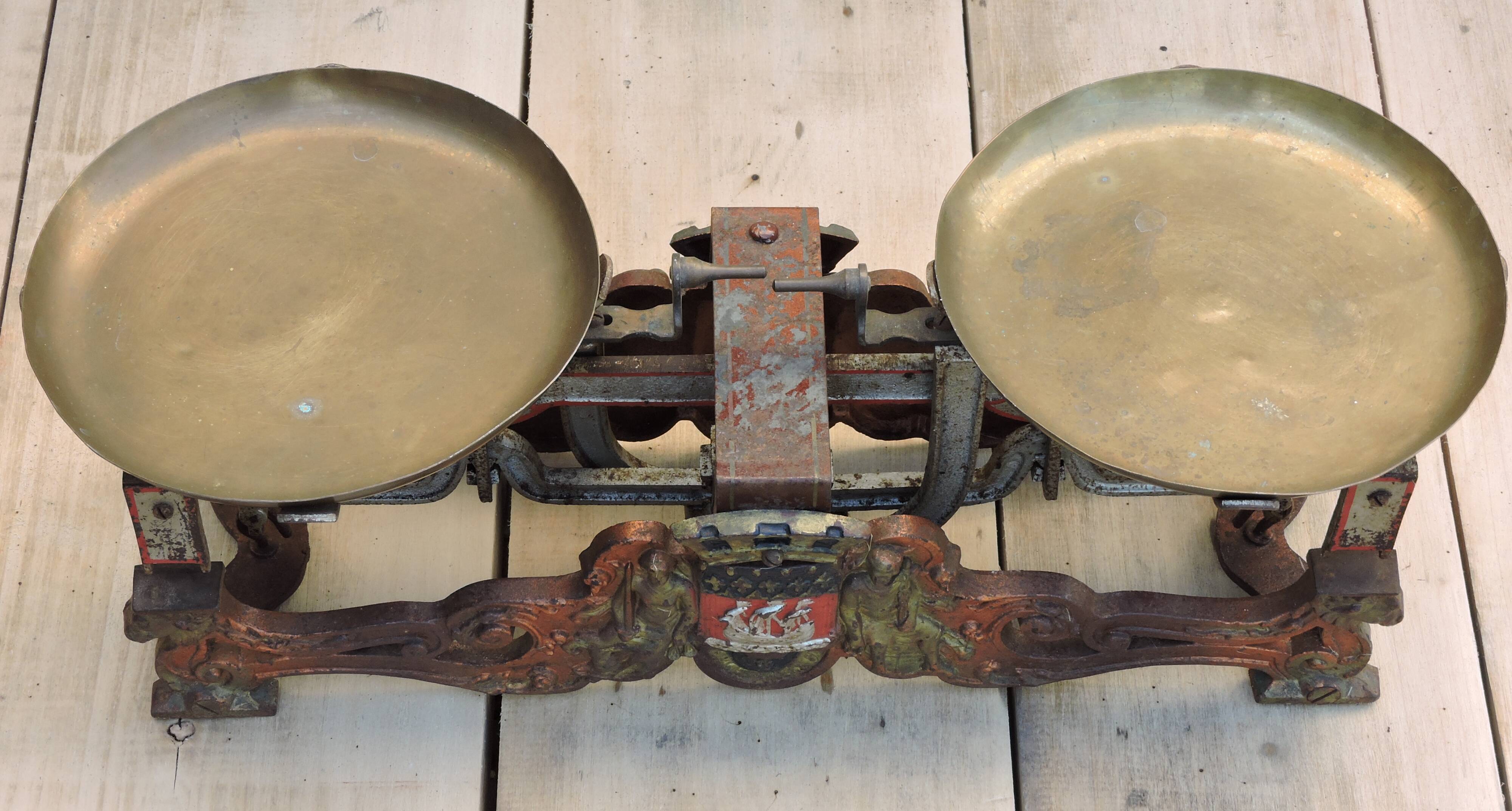 Skeleton beak balance the parisian Testut ancient maraicher epicier