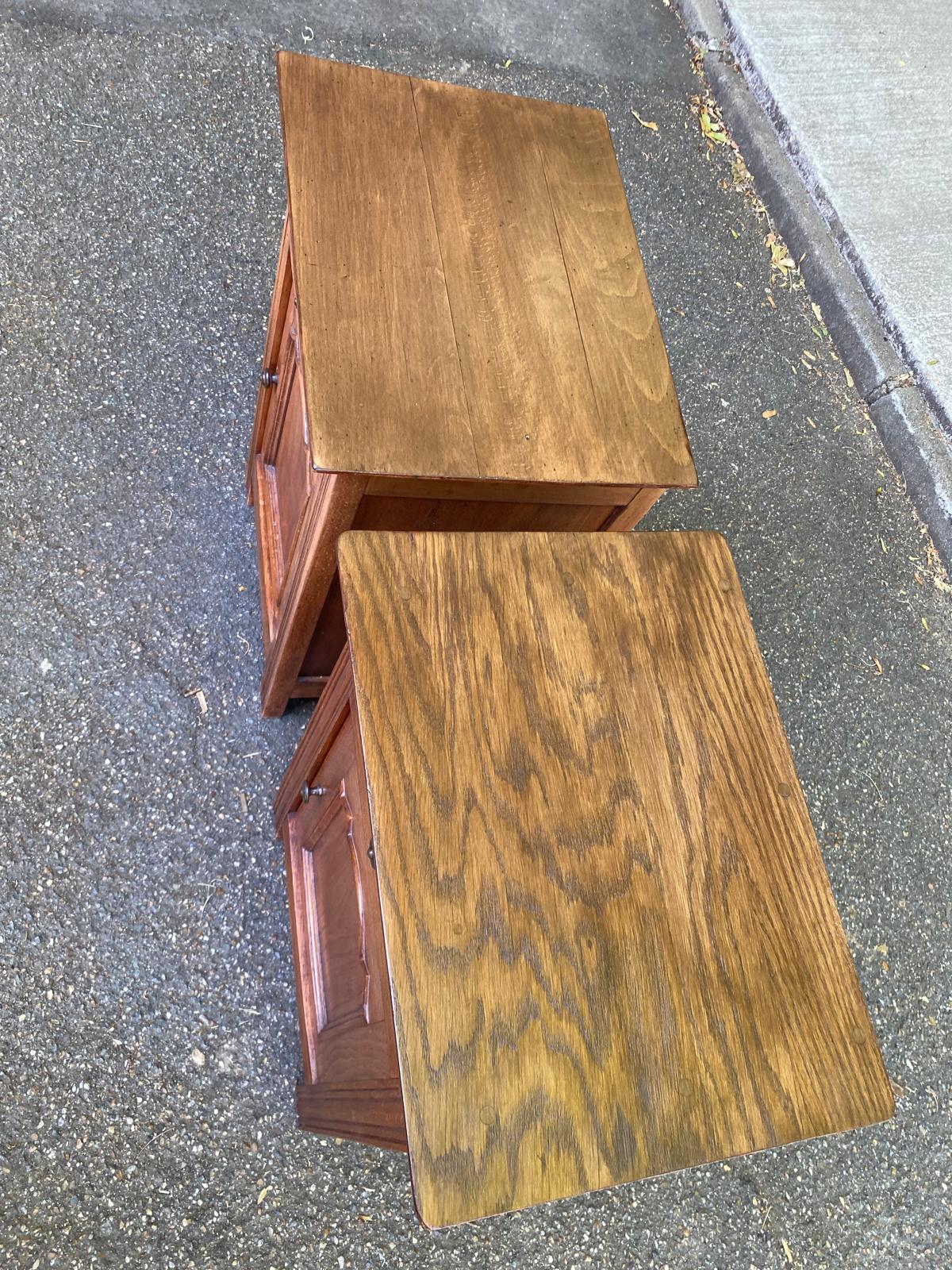 2 solid oak bedside tables signed Jean Laick Dol-de-Bretagne