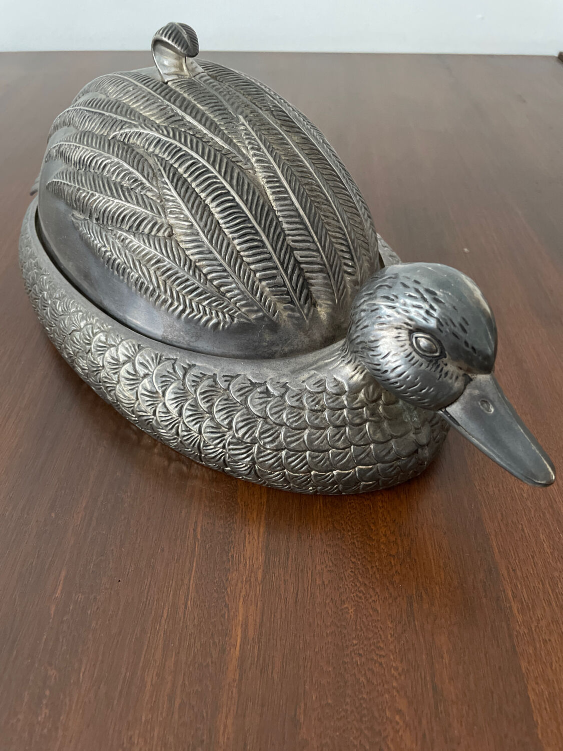 Serving dish with bell in silver metal shape duck