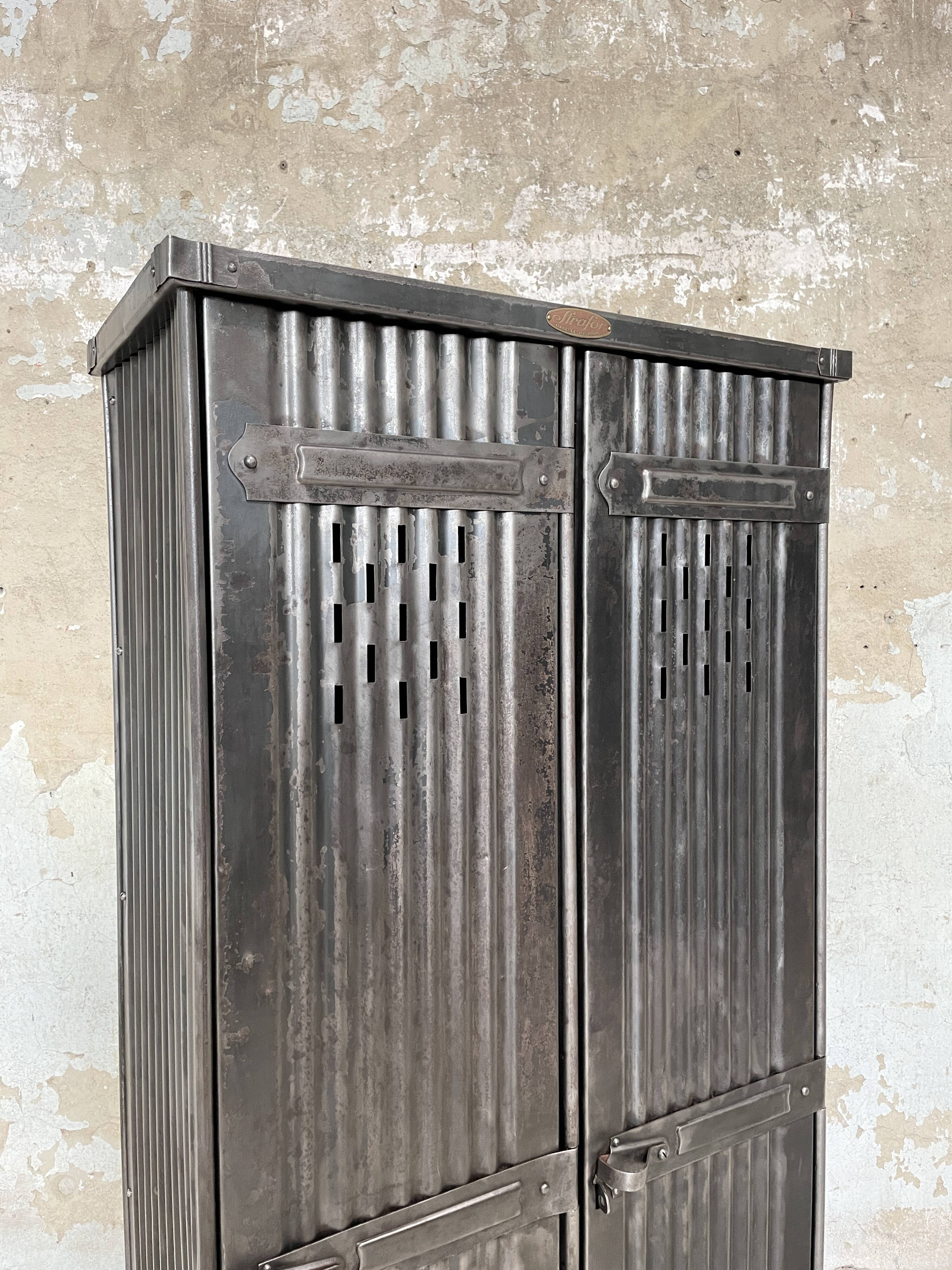 Strafor double-door corrugated iron cloakroom, circa 1920.