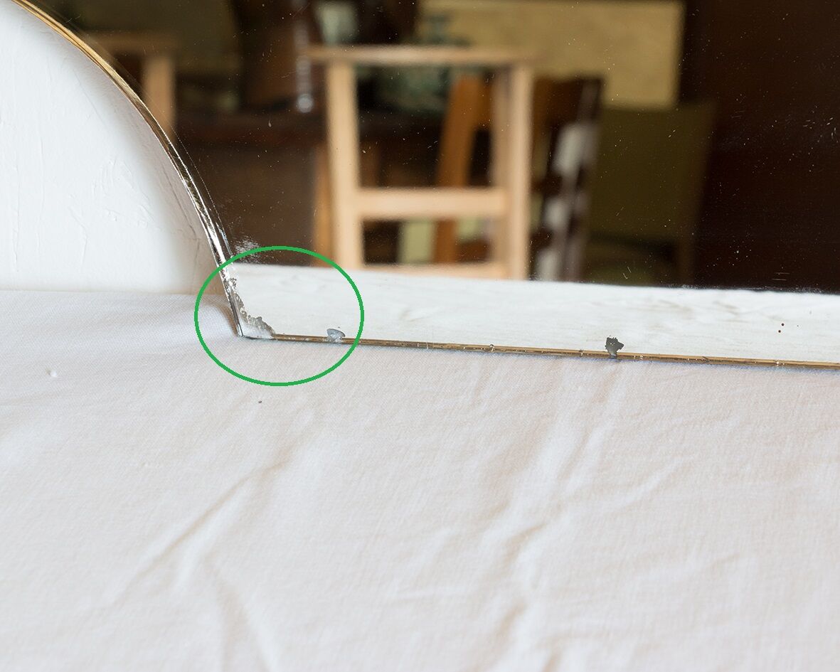 Bevelled mirror 63 cm