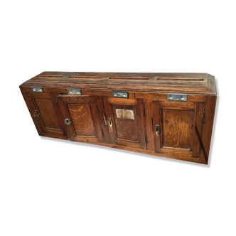 Ensemble de boîte aux lettres d’immeuble en bois vintage