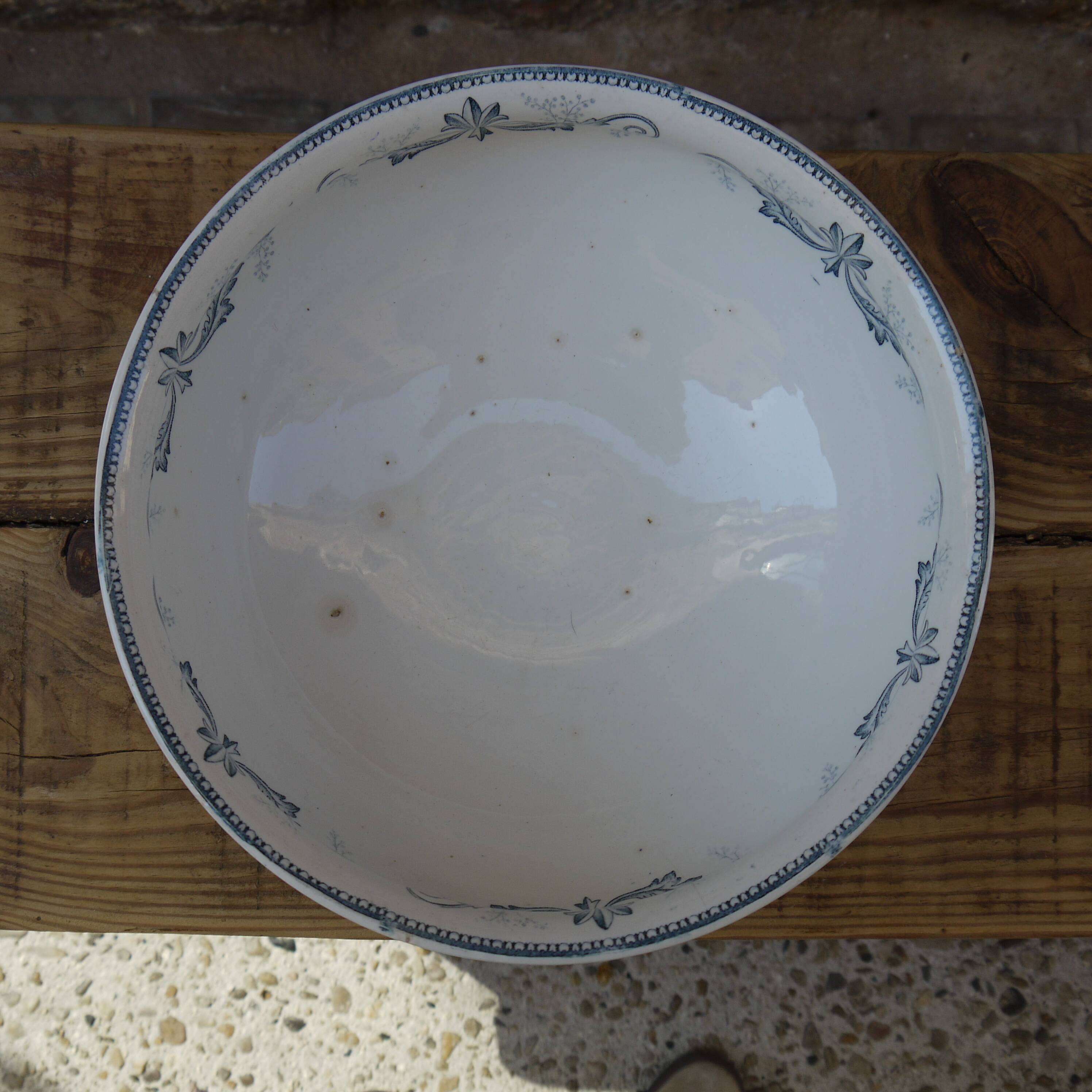 Salad in earthenware
