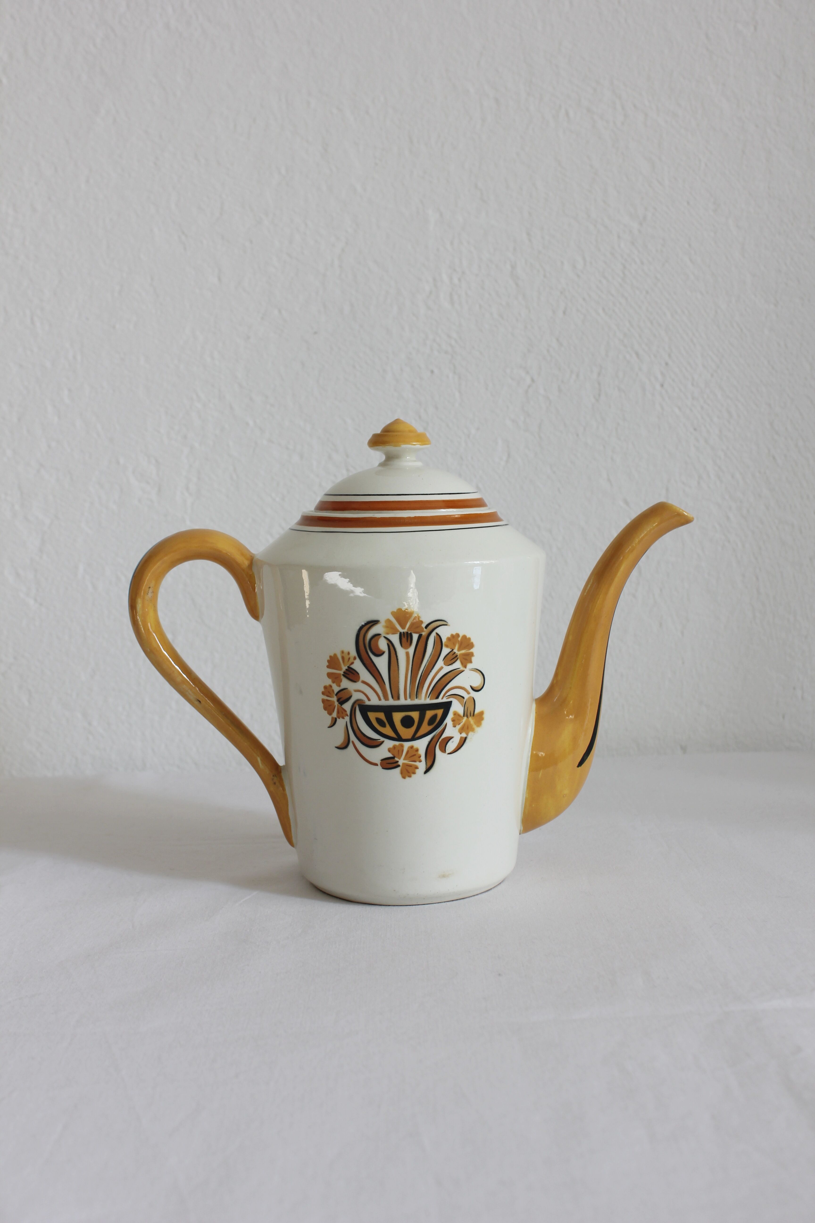 Cafetière ou théière "oeillets" creil et montereau xixe