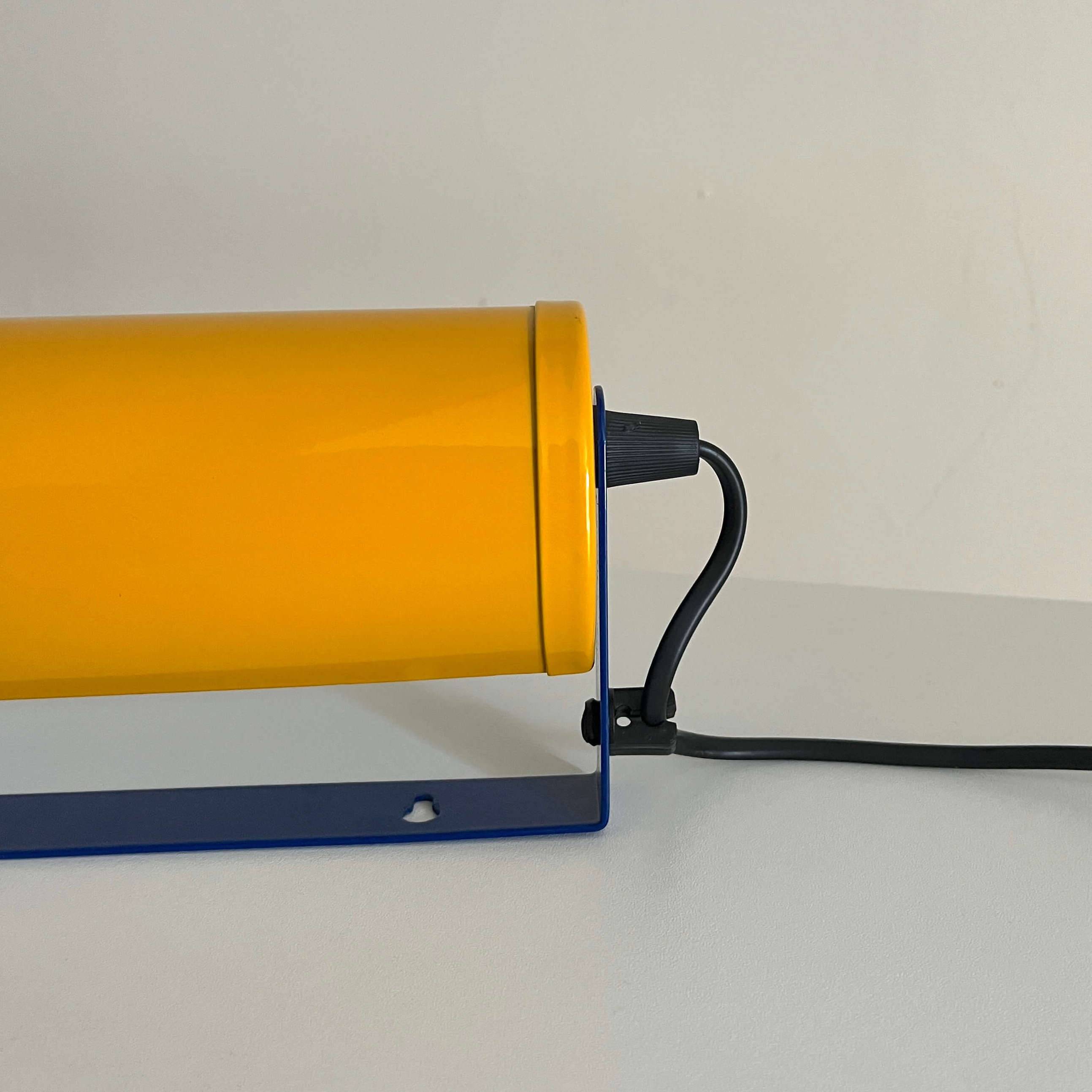 Adjustable wall lamp in yellow and blue.