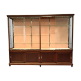 Two-body store window Presentation showcase has sliding doors