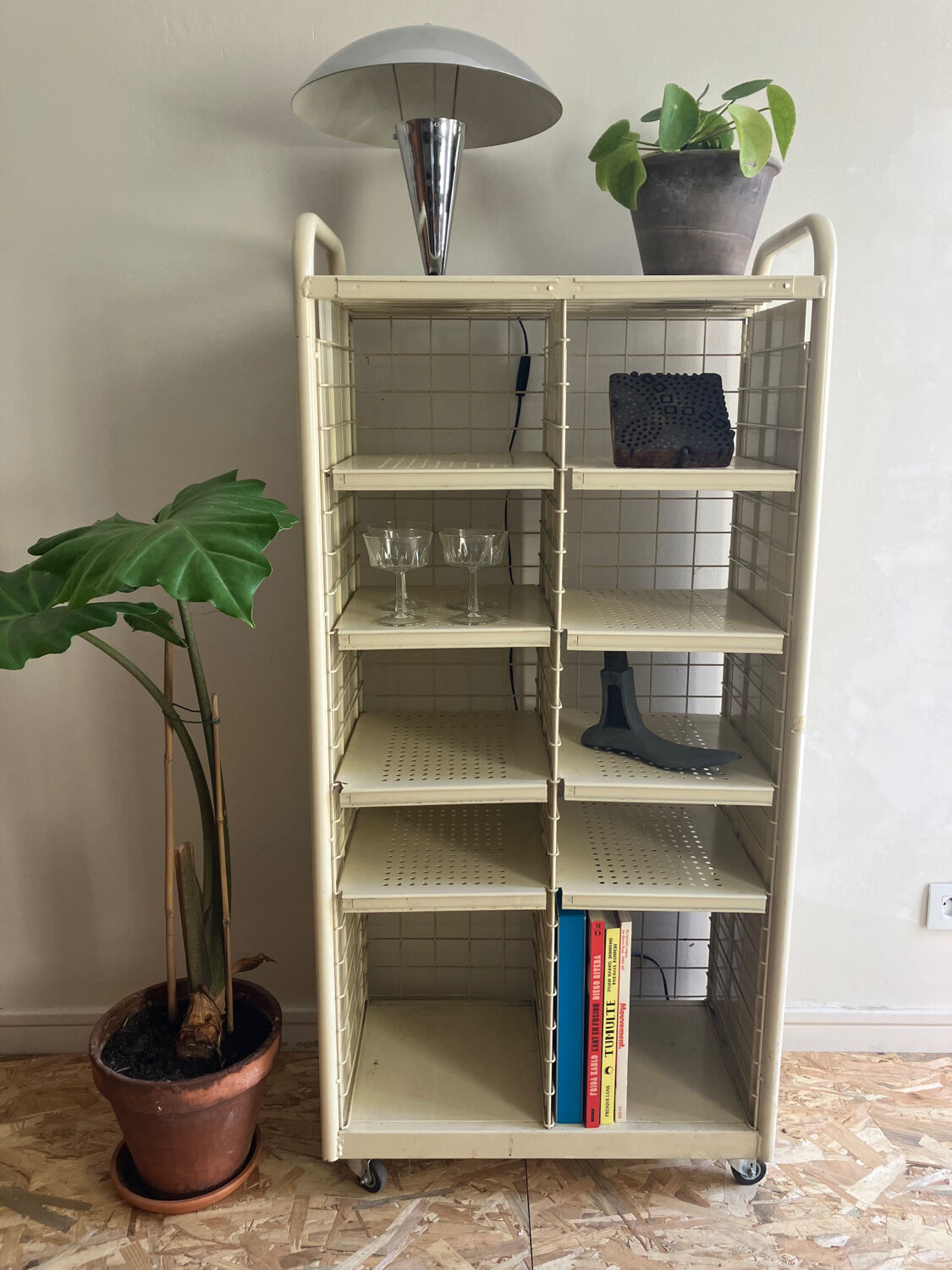 Shelf cabinet postal sorting
