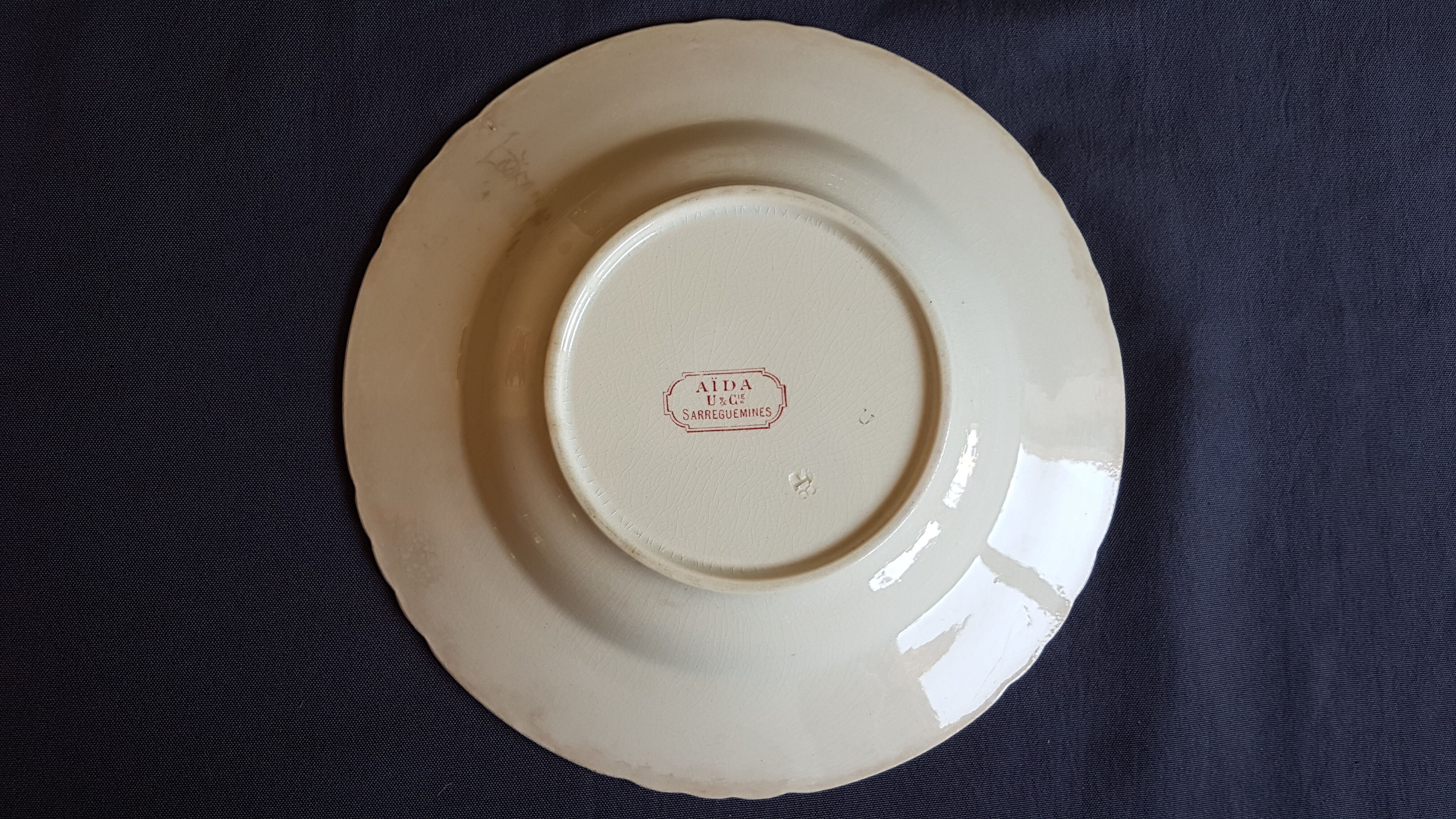 Sarreguemines earthenware plate decorated with flowers