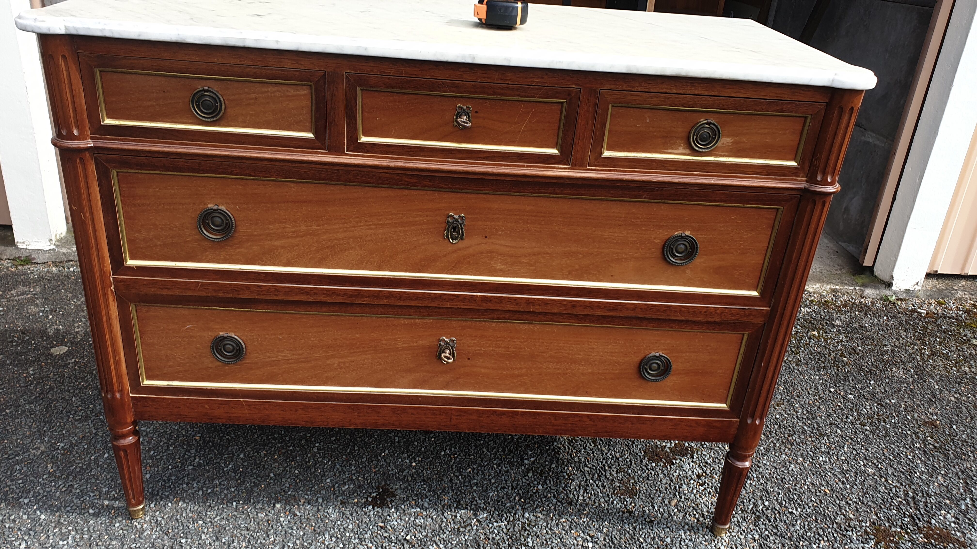 Louis XVI accajou chest of drawers and white marble