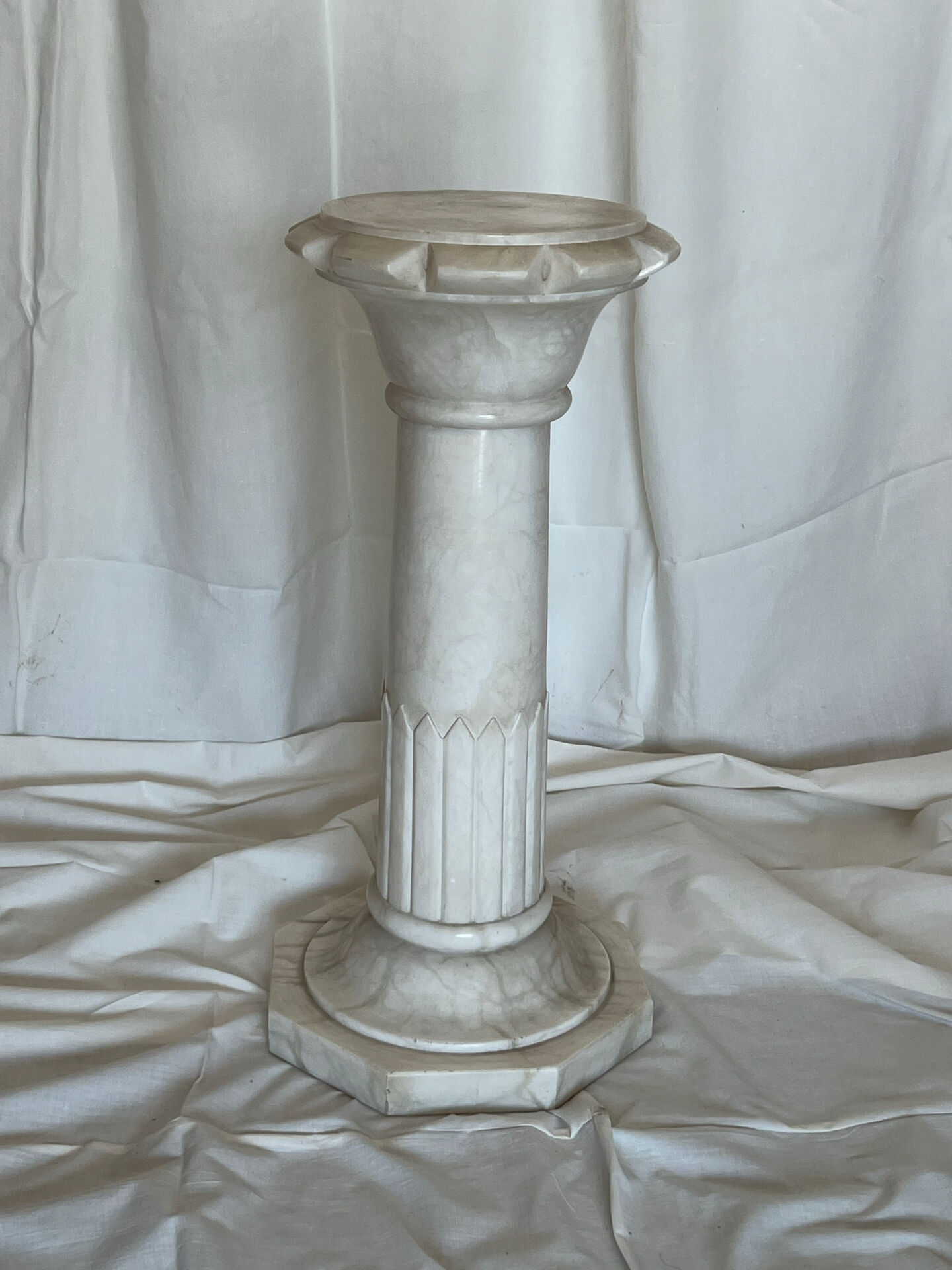Luminous column in alabaster