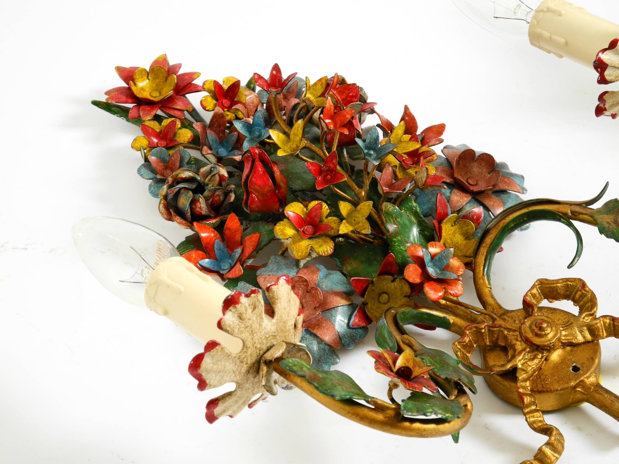 A pair of beautiful 1960s hand-painted and gilded metal wall lamps by Hans