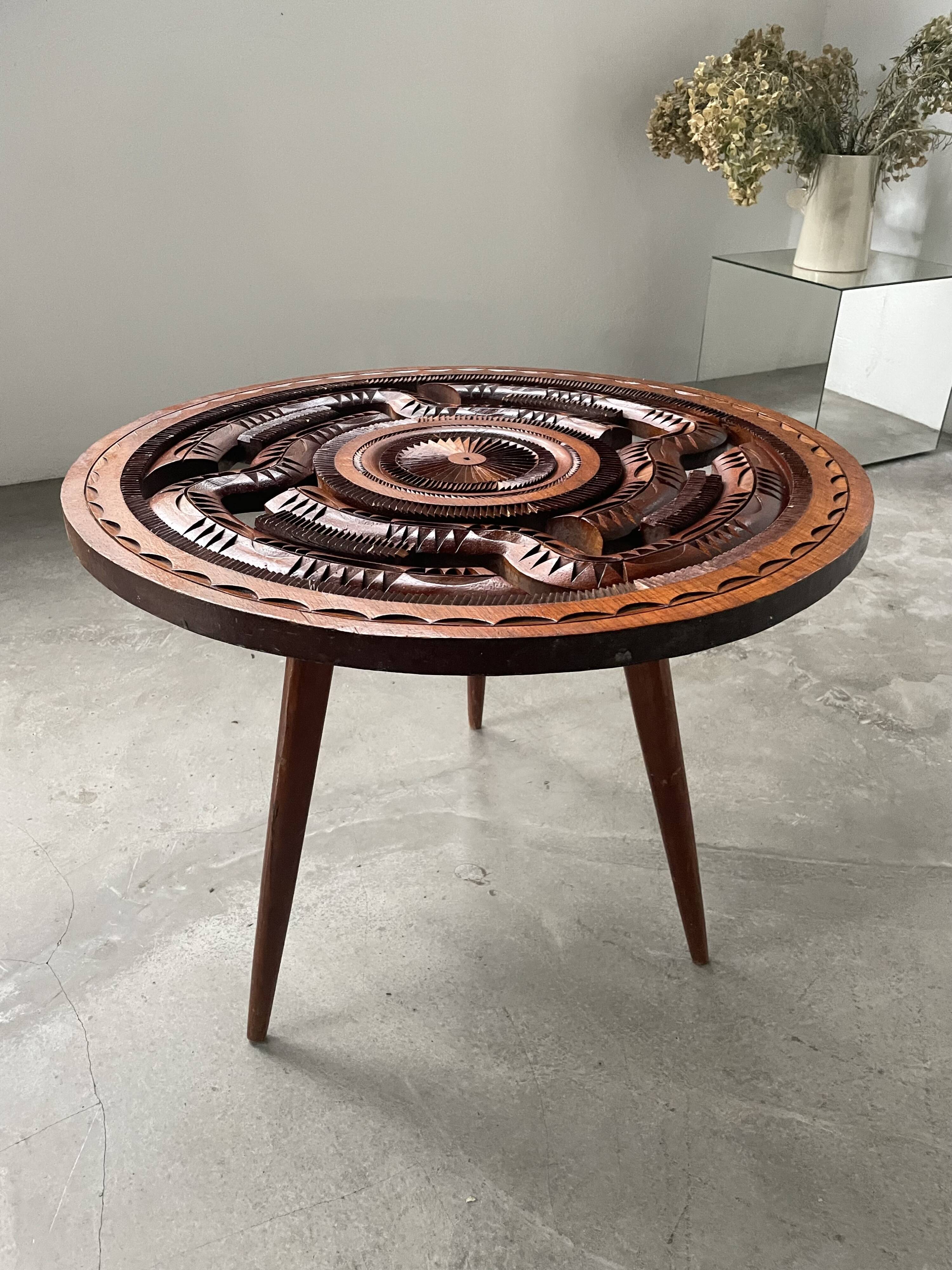 60s tripod coffee table in chiseled wood