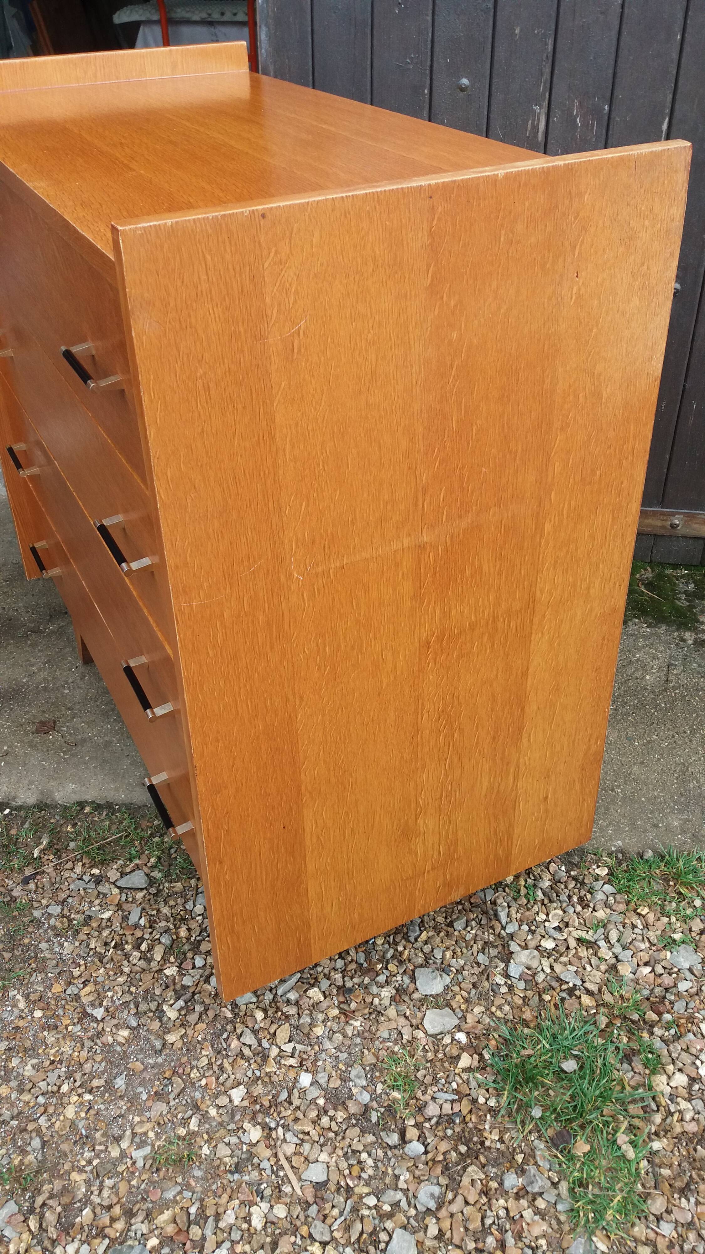 Vintage chest of drawers, tapered legs.