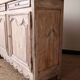 Buffet patiné et sculpté