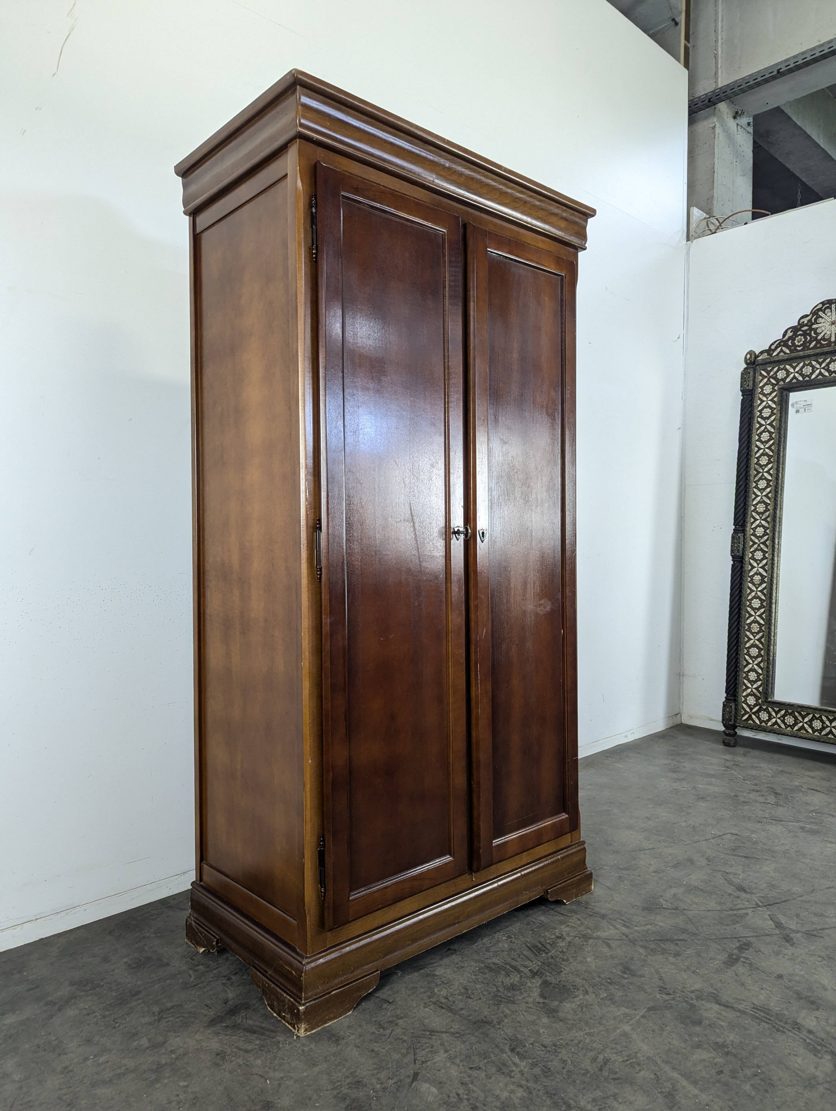 Armoire de style Louis Philippe en merisier