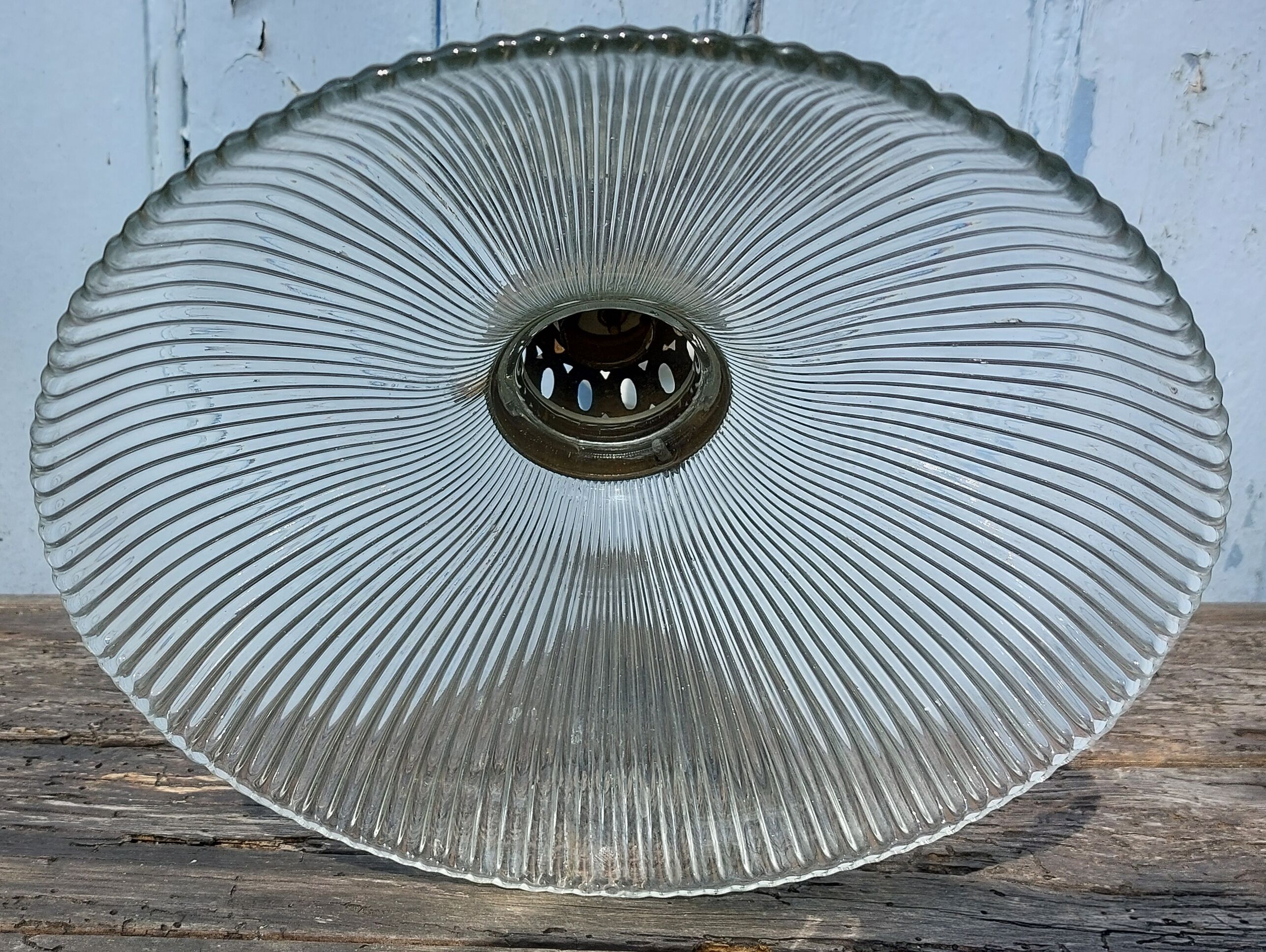 Holophanous wall lamp