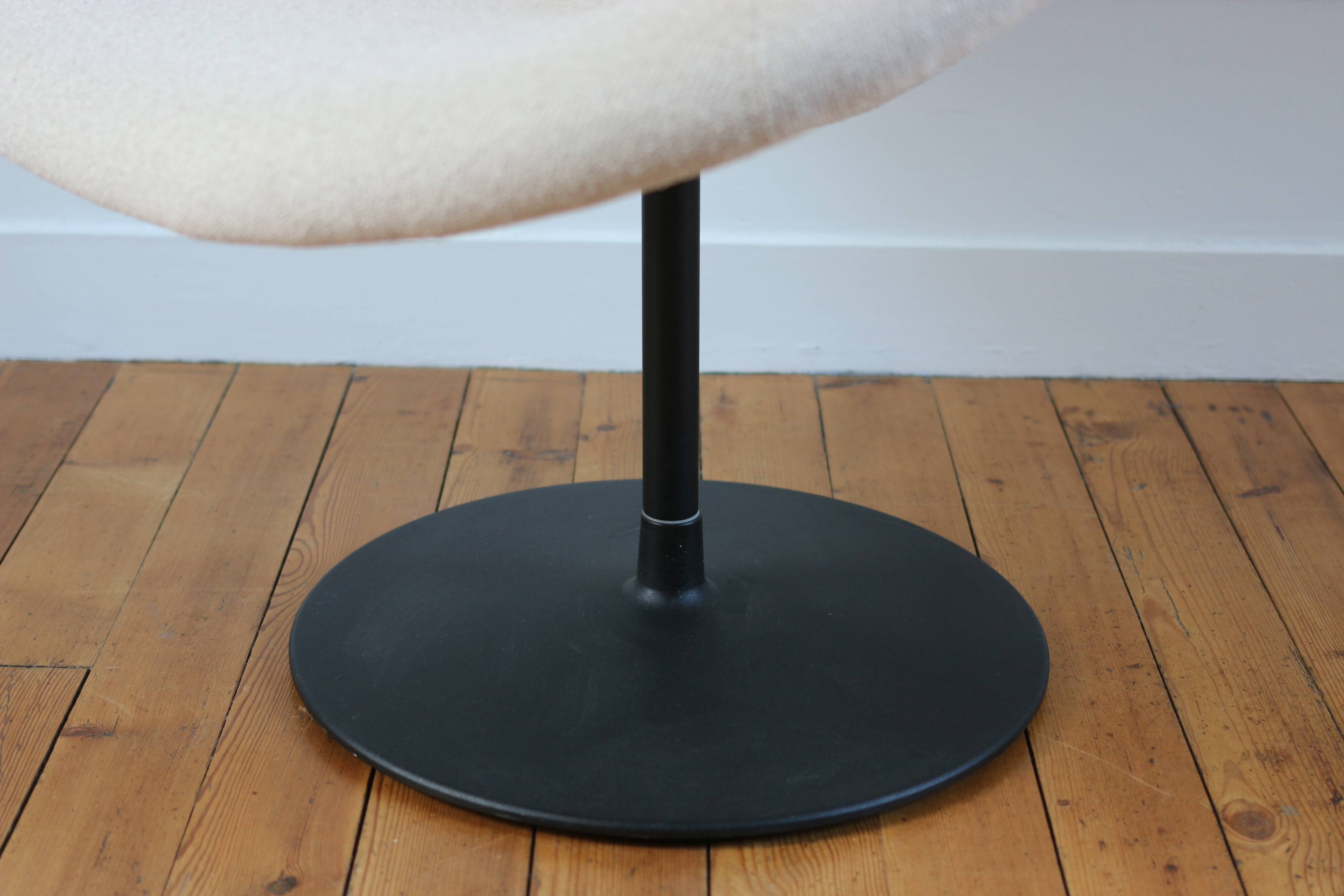 Vintage Globe armchairs Pierre Paulin, Artifort