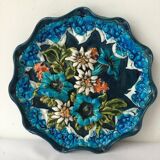 Decorative plate in relief with floral motif