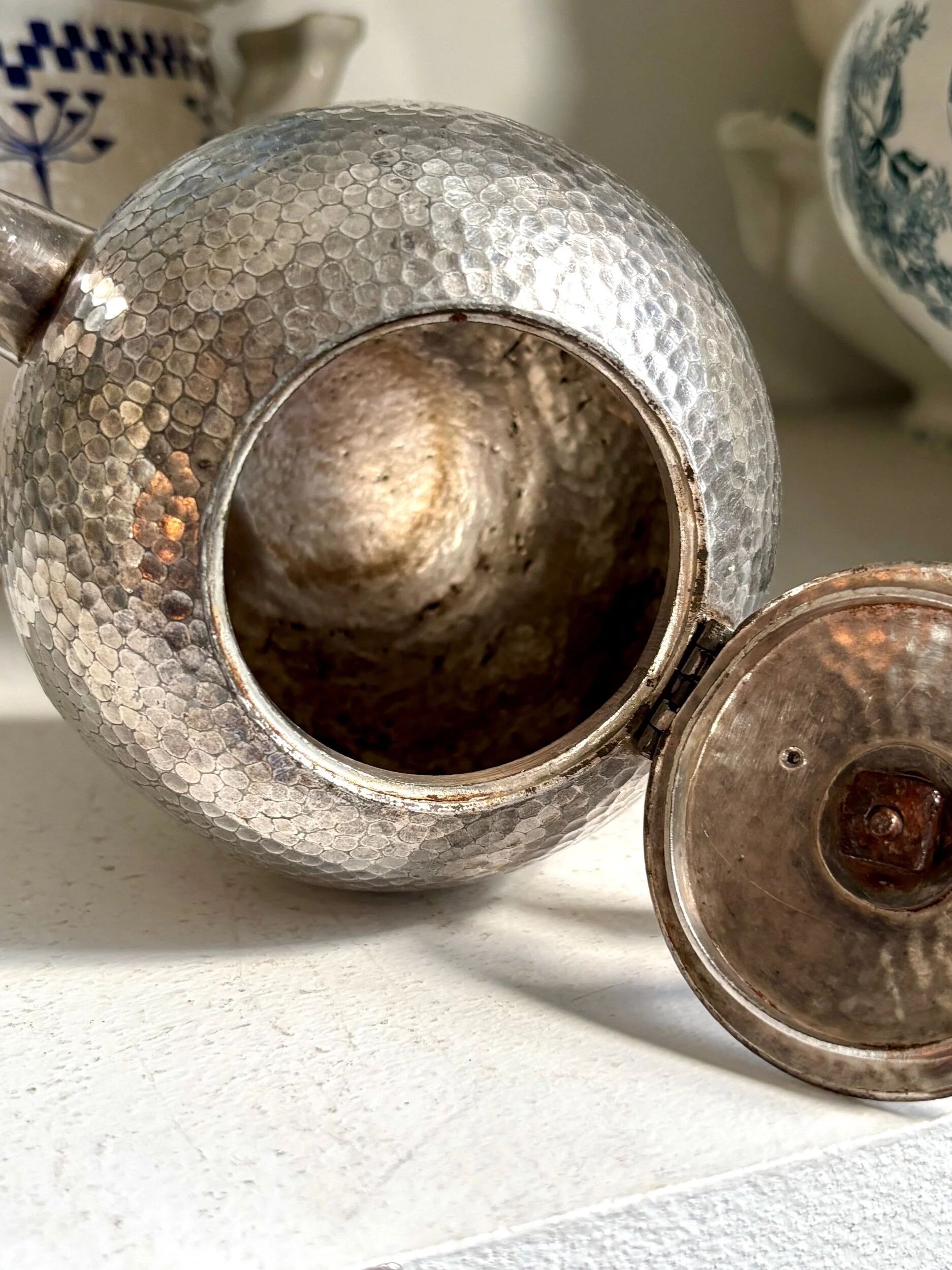 Selfish service in hammered silver-plated metal, 1930s - 3 pieces