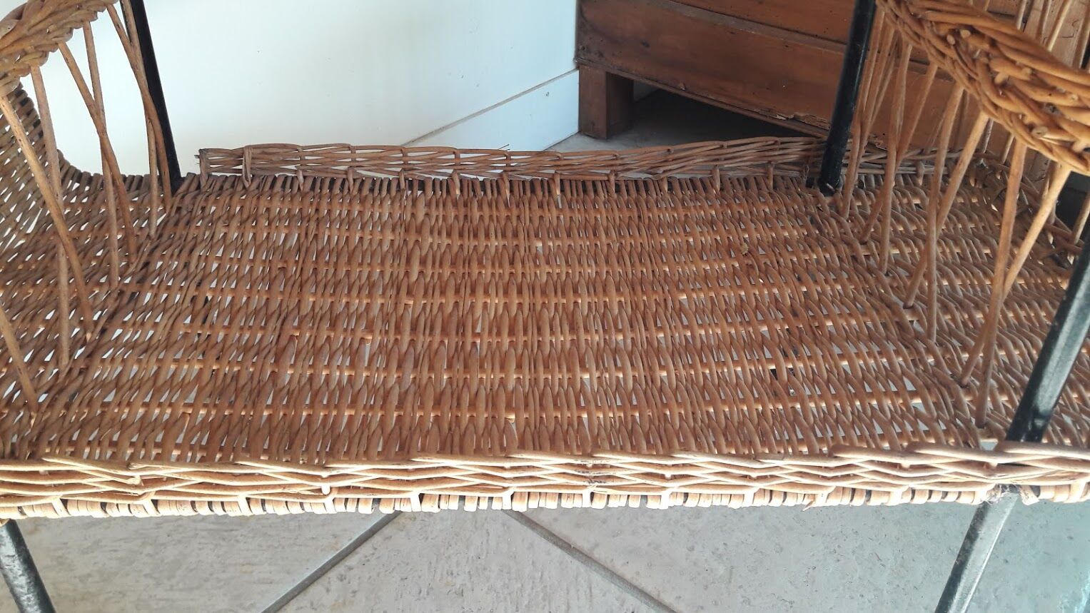 Wheels serving table