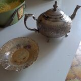 Teapot and its sugar cup
