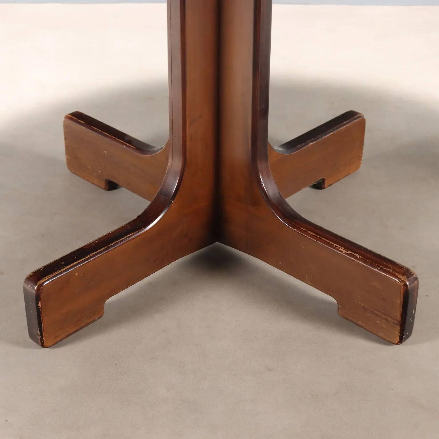 Vintage round table in exotic wood veneer, design, Italy, 1960s