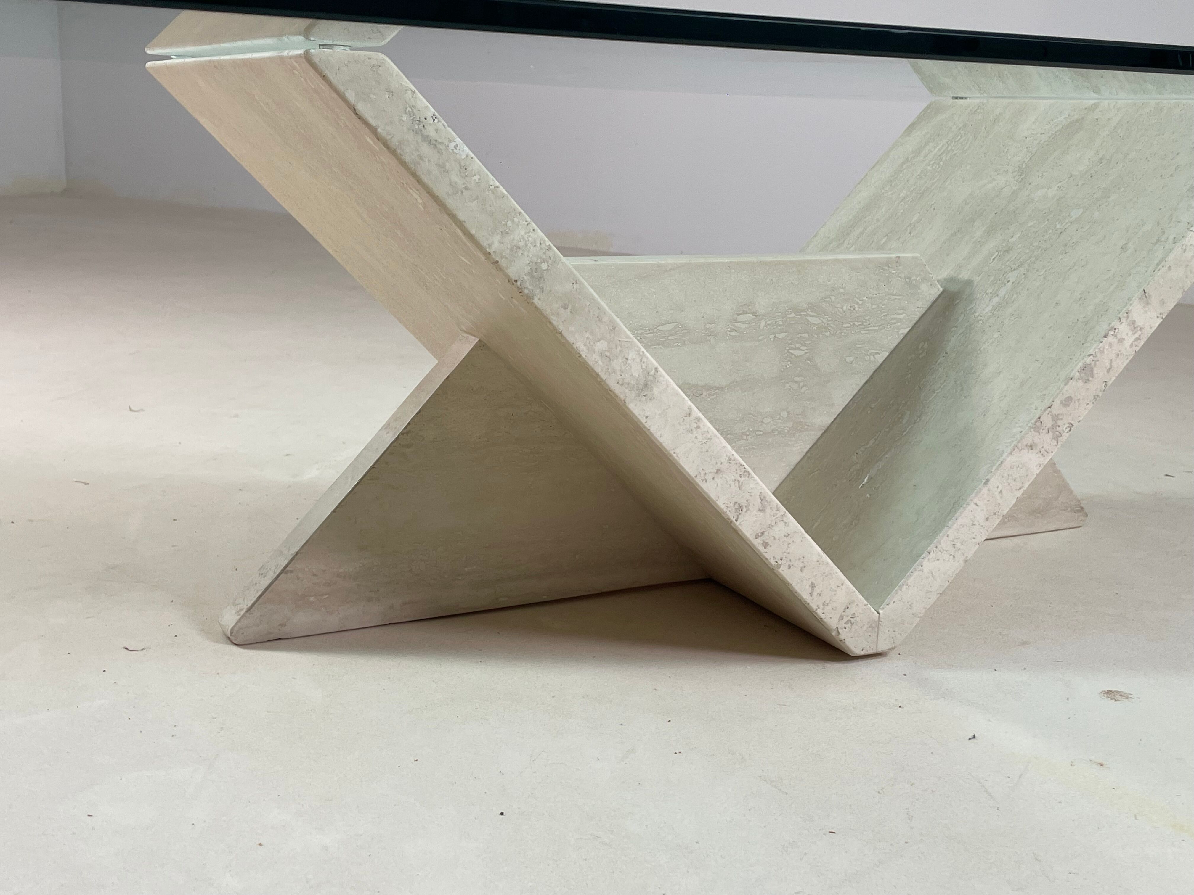 Table basse italienne en travertin et verre, 1970s